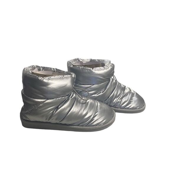JUNO Fuzzie Women’s Booties Silver Size 6 New Without Tags or Box - Picture 1 of 11